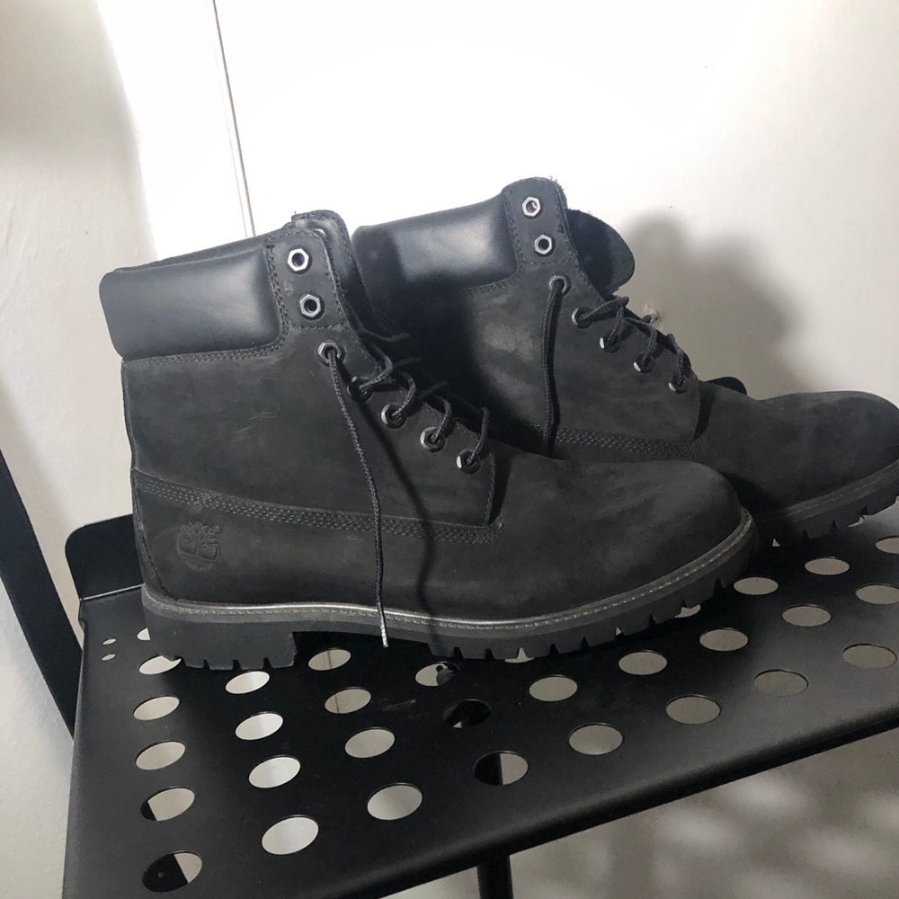 BLACK TIMBERLAND